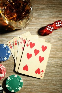Live dealer blackjack and roulette tables on senior4d slot